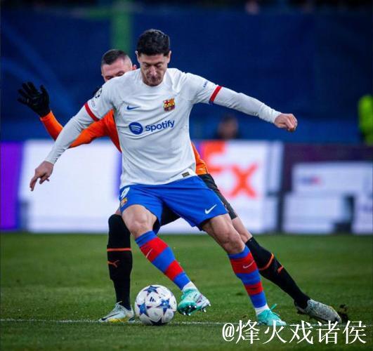 欧冠-莱万破僵局奥斯梅恩扳平 巴萨1-1那不勒斯 欧冠-莱万破僵局奥斯梅恩扳平 巴萨1-1那不勒斯